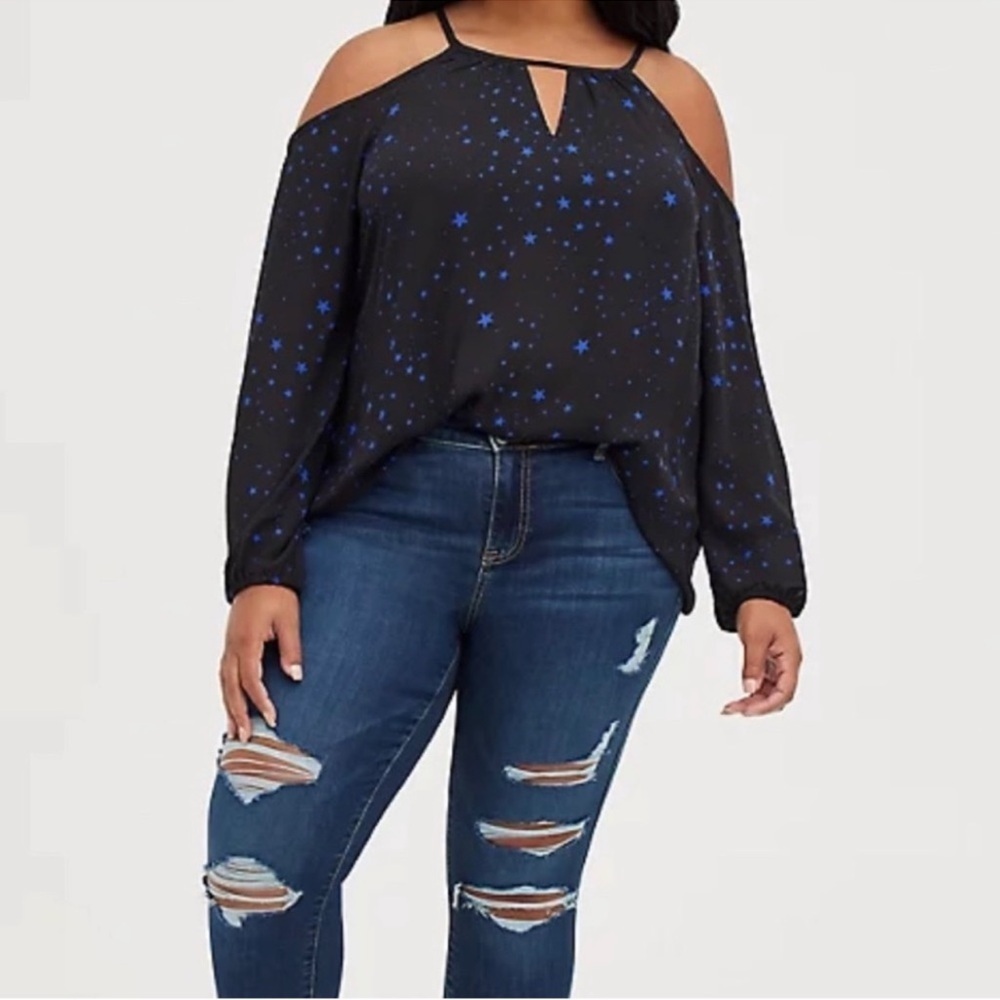 Torrid Women’s Georgette Cold Shoulder Keyhole Neck Black Blue Stars Size 4 - Picture 3 of 7